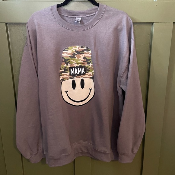 Gildan Tops - Women’s crewneck sweatshirt